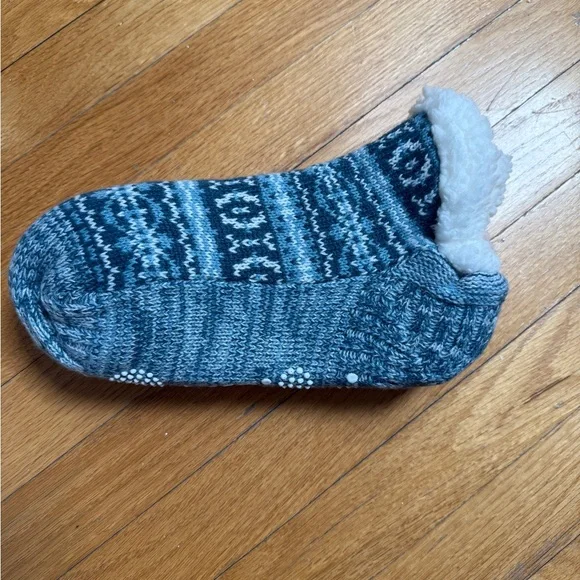NEW Muk Luks Women’s Cabin Socks, Blue, Size S/M (5-7) - Picture 2 of 4
